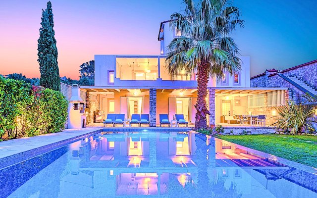 Cretan Mansion heated Pool Villa