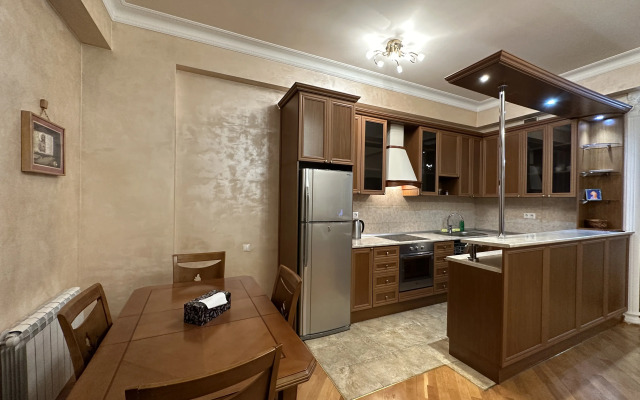 2-K v Novostroyke, Ulitsa Arama, Di482 Flat