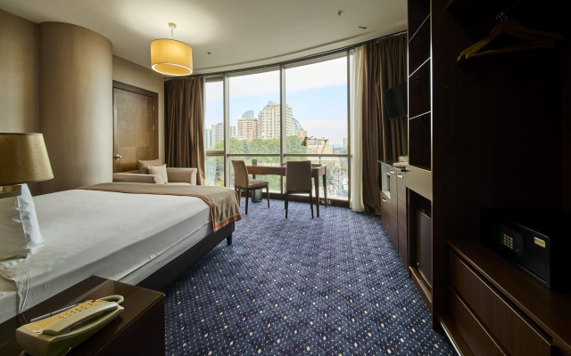 Parkside Hotel & Apartments