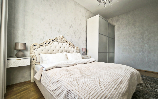 Tsentr Legendarny Dom Pod Shpilem | Ogromnaya Tryoshka Apartments