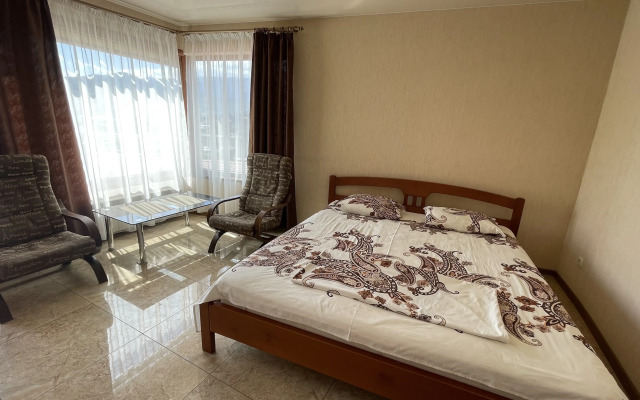 Studiya Na Ulitse Tolstogo 5 Private house