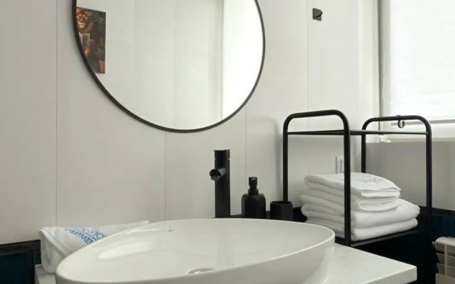 Yevrouyut Yarkaya Studiya V Samom Tsentre Flat