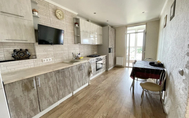 Ryadom s Parkom Maksa Ashmana Apartment