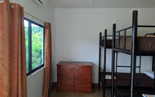 Funny Jellyfish Resort Hostel