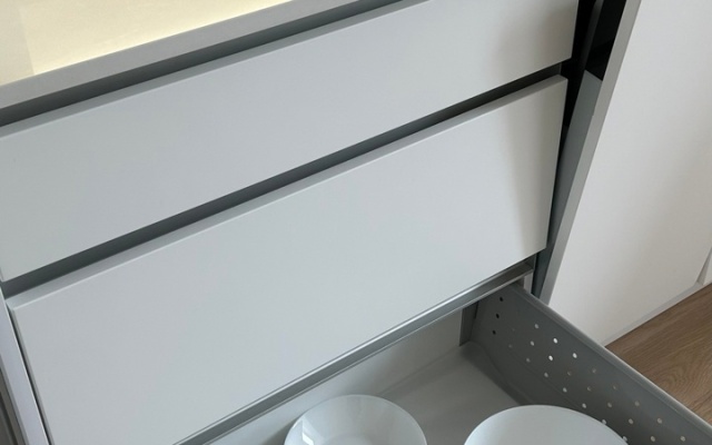 Stilnaya ot dizaynera u ozera Flat