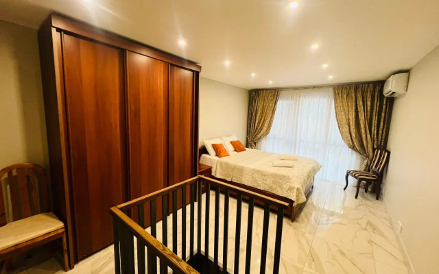 Dvukhurovnevye S Basseynom Na Territorii San-Marino Apartmen