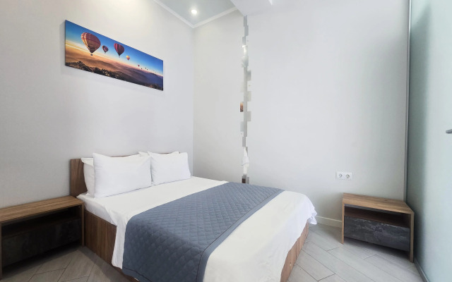 Na 1m etazhe so svoyey zonoy otdykha i oborudovannoy kukhney Flat