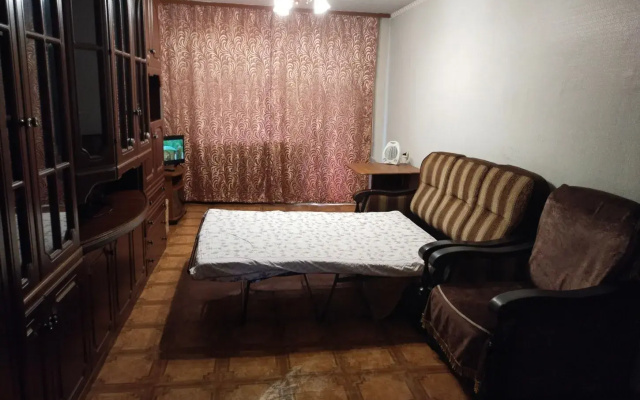 Квартира Трехкомнатная Тобольская 12