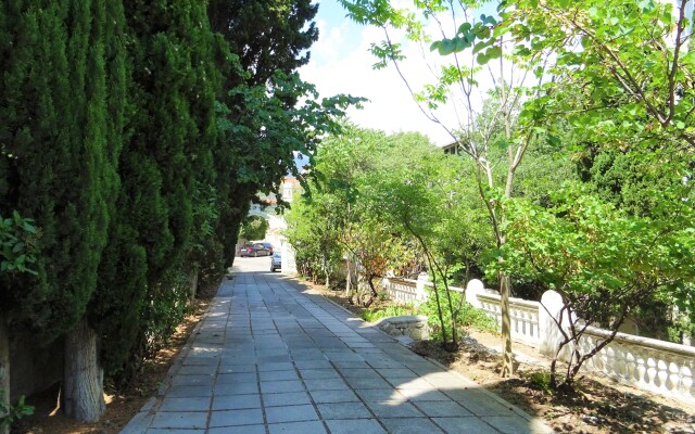 Kiparisovaya Aleya Guest House