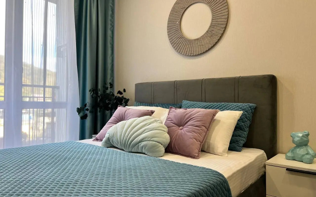 Tryokhmestnye S Balkonom Apartments