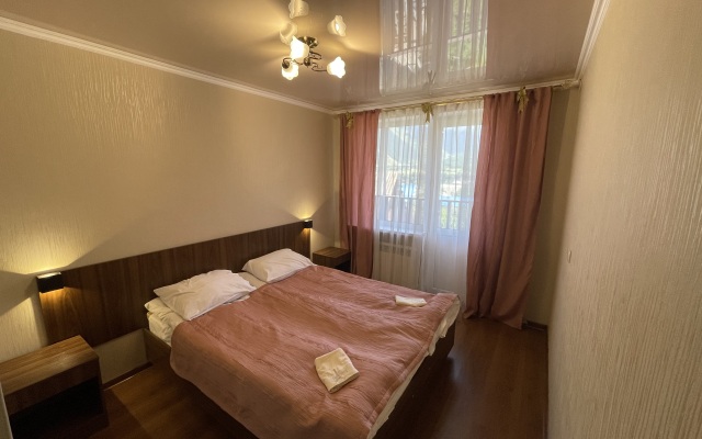 Гостевой дом Ёлка и Камин