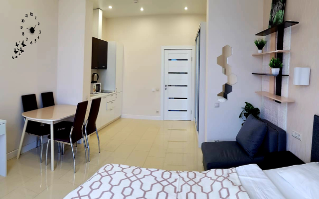 U Morya Na Bulvar Nadezhd 4/2 Flat