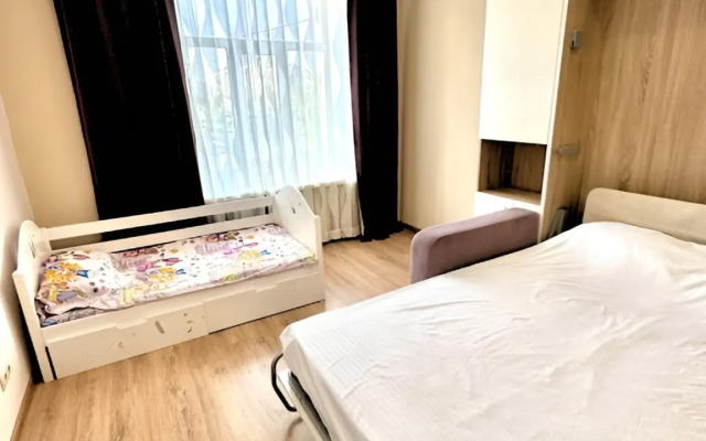 Okolo Metro Flat