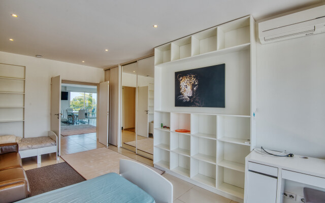 Luxurious 2BD W/seaview In Cap D'antibes Apartments