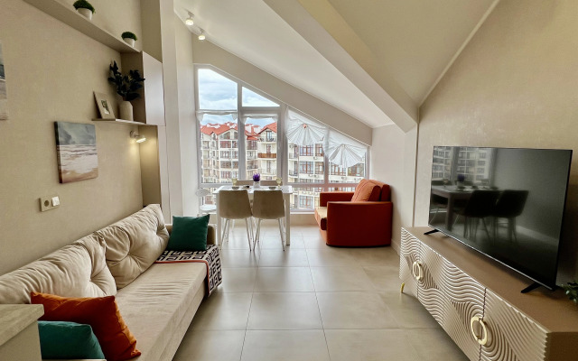 Yarkaya S Kusochkom Morya Flat