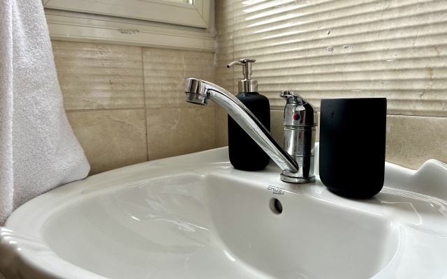 Zhemchuzhnye Apartamenty s Terrassoy v Tsentre Khayfy Apartments