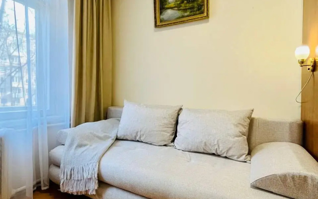 Uyutnaya 3-X Komnatnaya U Metro Akademicheskaya Flat