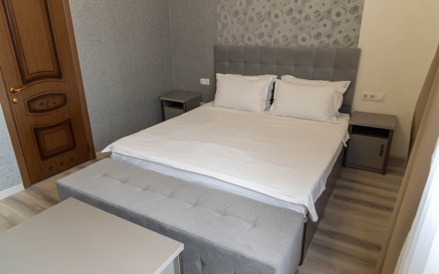 Dora Hotel