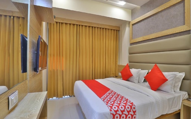 Royal Square by Sky Stays Hotel