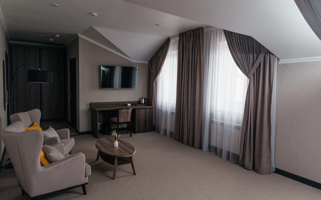 Отель Alex Royal