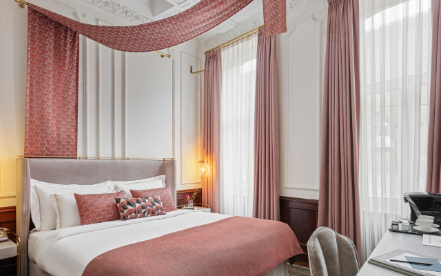 Mr CAS Hotels