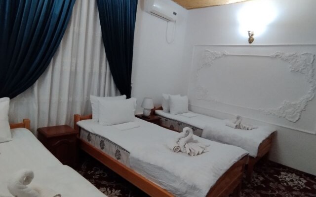 Parvina Hotel