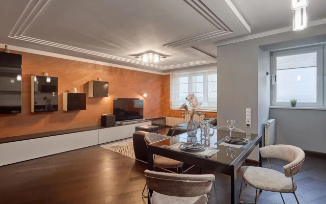 Reverie Vip2000 Apartments