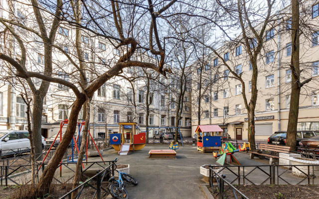 Апартаменты Четырёхкомнатные Город Рек на Большой Конюшенной 1