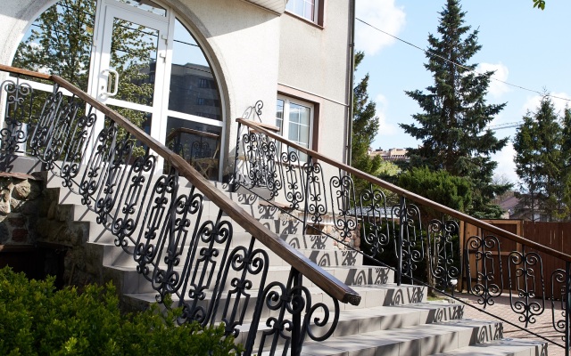 V Yolkakh Private House