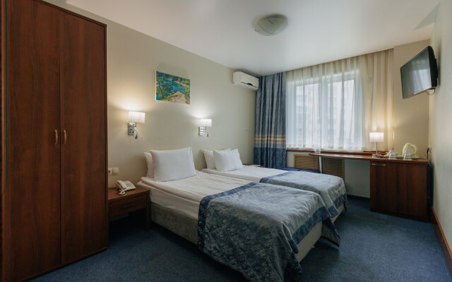 Hotel Equator