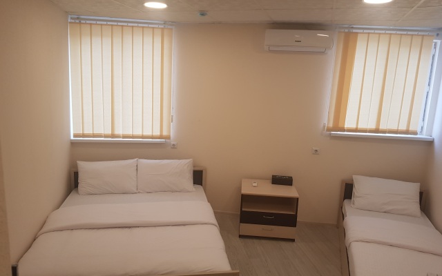 Shree Gopal Gayatri Lok Deluxe Hotel