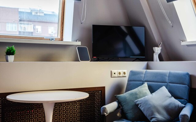 Апартаменты Жуковского 1/2/10 с2 (301)