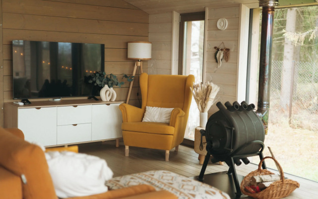 Частный дом с баней и чаном у воды и леса