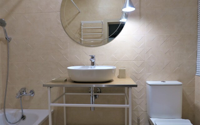 Semeynye Tryokhkomnatnye Na Solnechnoy Apartments