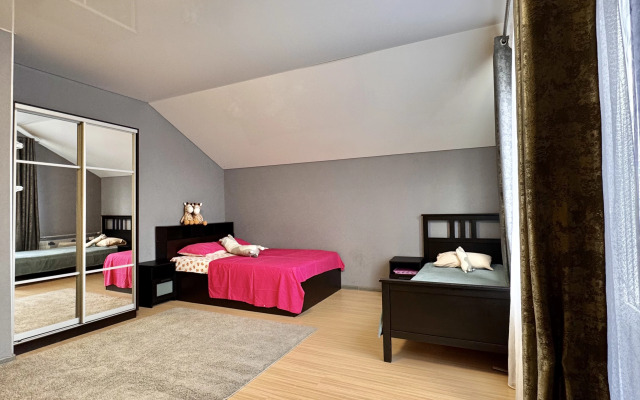 S tremya spalnyami flat