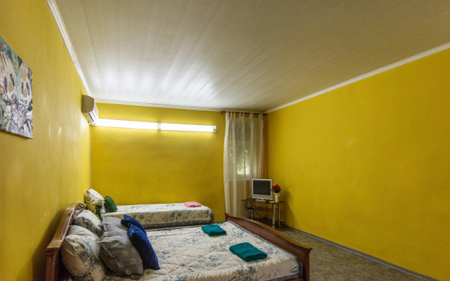 Na Leselidze 10b Guest House