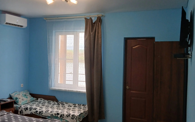 V Pitsunde U Ozera Naala Guest house