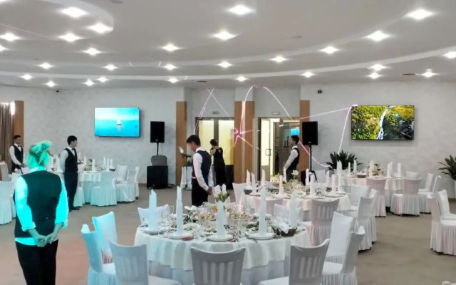 Expo Hotel