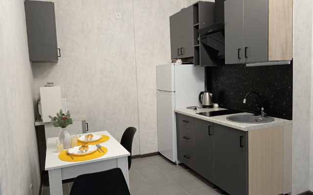 Квартира с панорамными окнами с видом на озеро