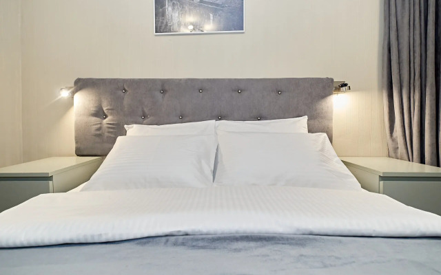 U Semi Mostov Hotel