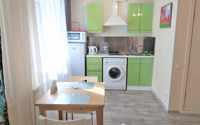 Апартаменты возле площади 1905 года