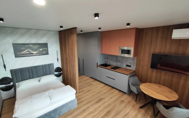 Апартаменты Уютная студия с панорамной лоджией с бесконтактным заселением