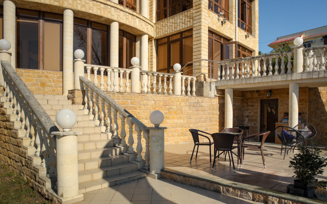 Kolizey Guest House