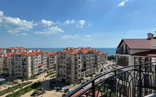S Balkonom I Vidom Na More Flat