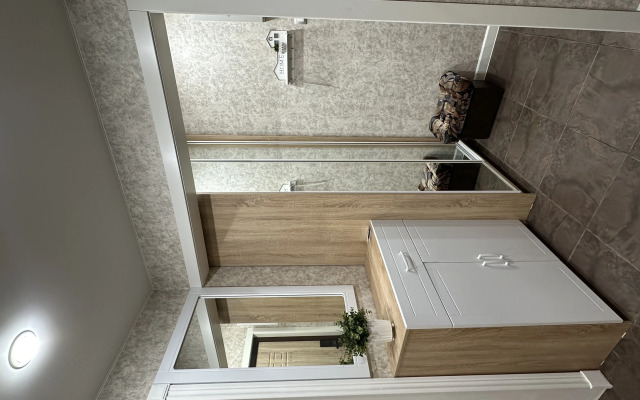 Yevrodvushka Poema-Apart Na Yesenina Flat