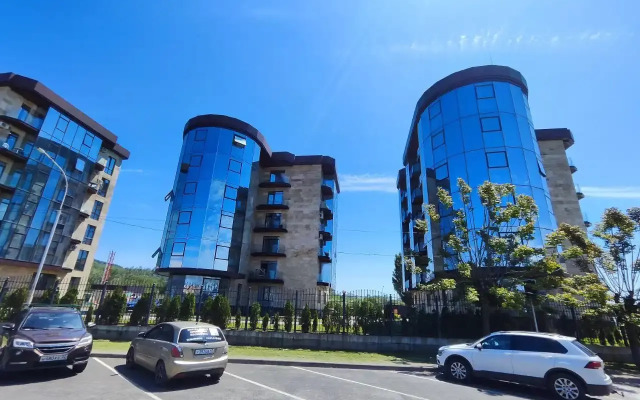 S Potryasayuschimi Vidami Apartments