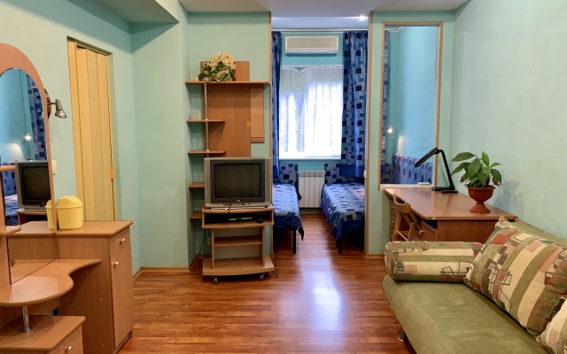 Chetyrekhkomnatnaya Vozle Primorskogo Parka Flat