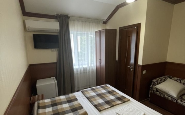 Гостевой Дом Семейный на Трудящихся 68А