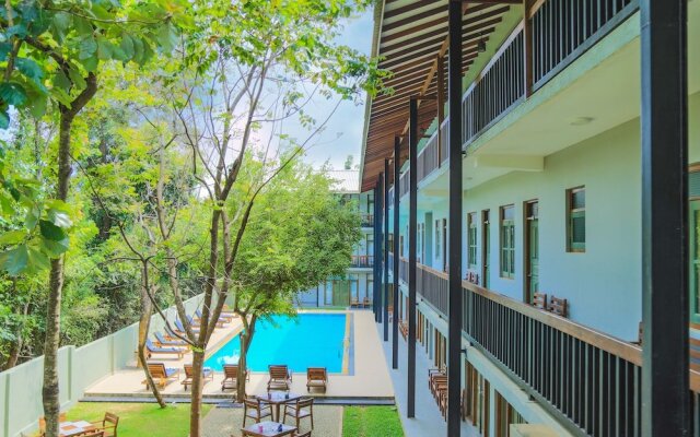 Fresco Water Villa Hotel