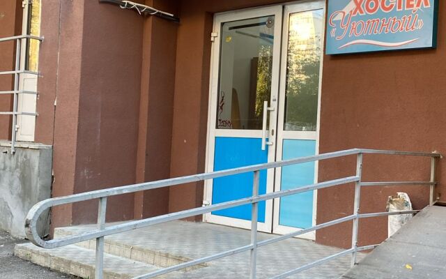 Na Lva Tolstogo 13 Hostel